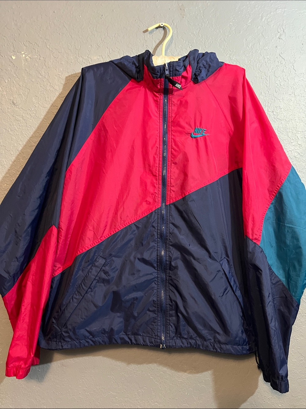 Nike Men's Colorblock Windbreaker Jacket in Hot Pink, Navy & Teal
